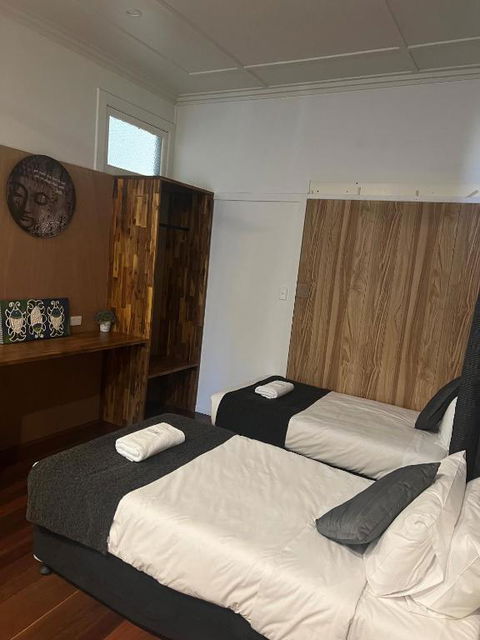 Gin Gin Budget Accommodation - Airlie Beach Holiday 2