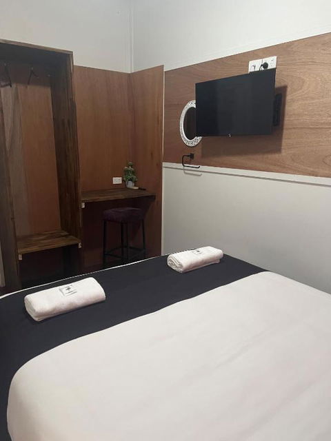 Gin Gin Budget Accommodation - Airlie Beach Holiday 4