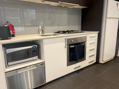 Glen Iris Gem - Modern Apartment With Car Park - Airlie Beach Holiday 4