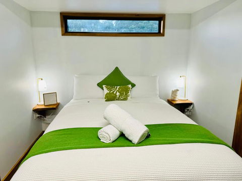 GORGE Chocolates Tiny House - Airlie Beach Holiday 4