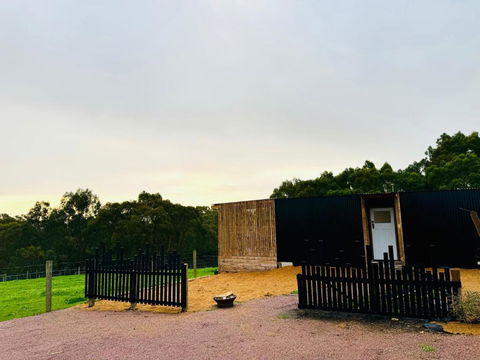 GORGE Chocolates Tiny House - Airlie Beach Holiday 1