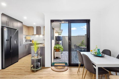 Guildford Family Hideaway - Airlie Beach Holiday 1