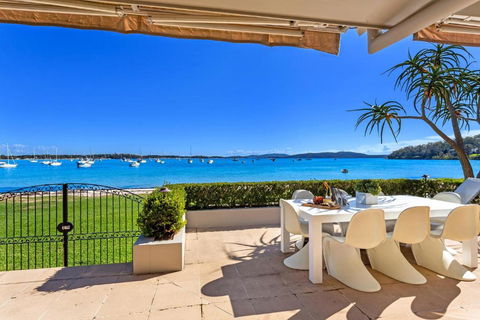 H3 Port Stephens - Airlie Beach Holiday 1