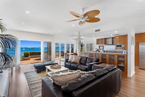 H3 Port Stephens - Airlie Beach Holiday 3