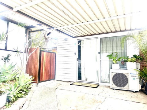 Happy Studio In NewCastle - Airlie Beach Holiday 3