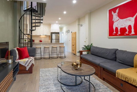 Hip Inner-City Living In Vibrant Erskineville - Airlie Beach Holiday 0