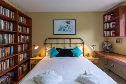 Hip Inner-City Living In Vibrant Erskineville - Airlie Beach Holiday 3