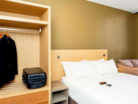 Ibis Budget - Melbourne CBD - Airlie Beach Holiday 3