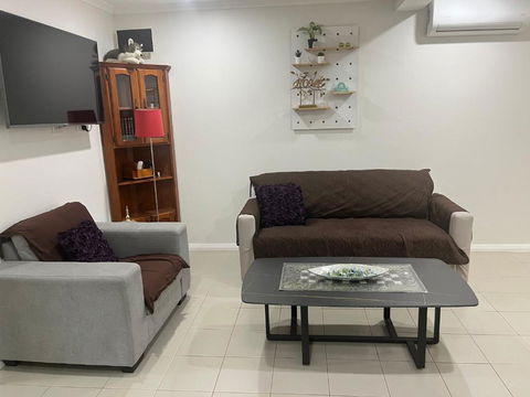 Homely Granny Flat, Kings Langley - Airlie Beach Holiday 1