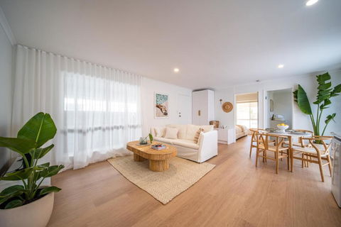 ILUKA Luxe Accommodation, Relaxed Coastal Vibe - Airlie Beach Holiday 0