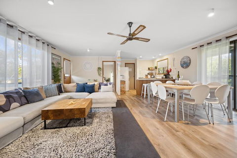 INVERLOCH - 2 Separate Houses In One! - Airlie Beach Holiday 2