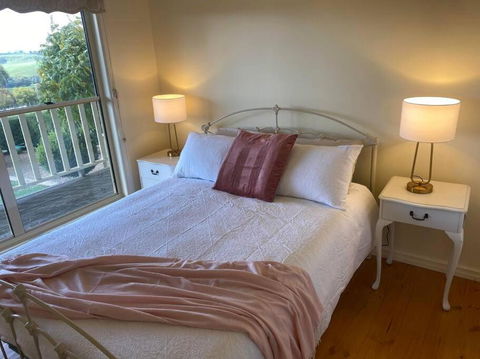IRONBARK FARM Farmhouse On 52 Acres In The Scenic Yarra Valley - Airlie Beach Holiday 3