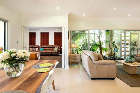 Adelphi Waterfront 2 Bedroom Ground Floor Home - Airlie Beach Holiday 2
