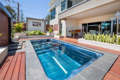 Adelphi Waterfront 2 Bedroom Ground Floor Home - Airlie Beach Holiday 1