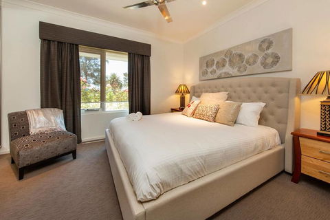 Adelphi Waterfront 2 Bedroom Ground Floor Home - Airlie Beach Holiday 3