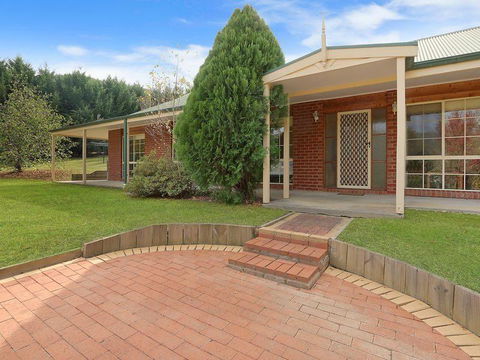 Alpine Mist - Spacious 5 Bedroom Home - Airlie Beach Holiday 0