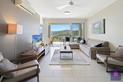 Amazing Ocean Views, Pool, Award Winning Location, Airlie Beach - Airlie Beach Holiday 3