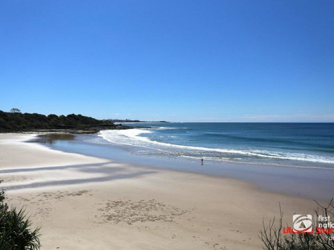 Angourie Blue 1 - Great Ocean Views - Surfing Beaches - Airlie Beach Holiday 3