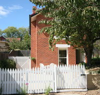 Annies Garden Cottage - Airlie Beach Holiday