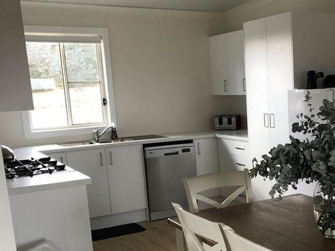 Arcadian Cabin - Southern Highlands River Retreat - Airlie Beach Holiday 1