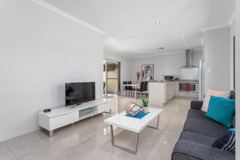Ardross Short Stays - Airlie Beach Holiday 1