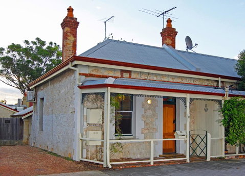 Art On Attfield - Cute Heritage 1 Bedroom Stone Cottage - Airlie Beach Holiday 0