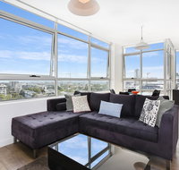 As the Sun Sets - Modern and Spacious 2BR Zetland Apartment Facing the Setting Sun - Airlie Beach Holiday