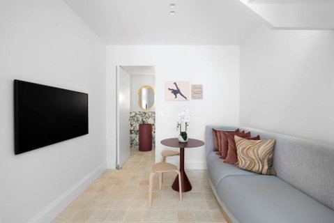 Luxury Designer Redfern House - Airlie Beach Holiday 1