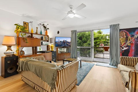 Mid-Century Morningside 2-Bed Apartment - Airlie Beach Holiday 0