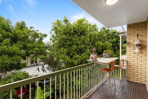 Mid-Century Morningside 2-Bed Apartment - Airlie Beach Holiday 3