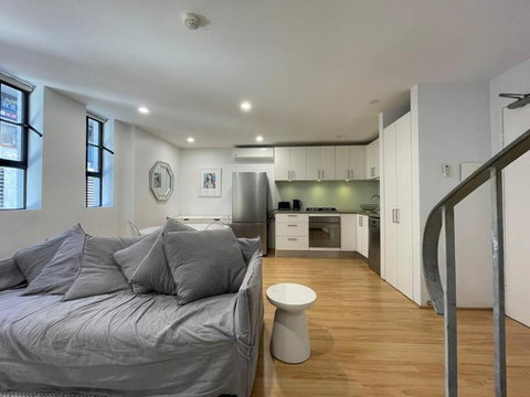 Modern 2 Bedroom Warehouse Conversion - Airlie Beach Holiday 0