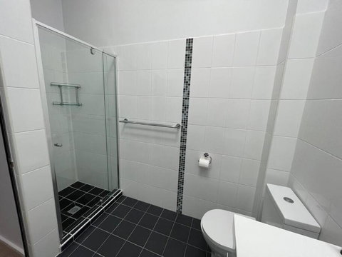 Modern 2 Bedroom Warehouse Conversion - Airlie Beach Holiday 2