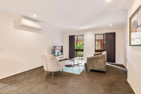 Modern Comfort Retreat 4Bed Cozy Haven W Pool - Airlie Beach Holiday 1
