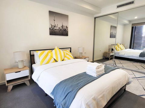 Modern Elegance: 2 Bedroom Oasis W/ Free Parking - Airlie Beach Holiday 0