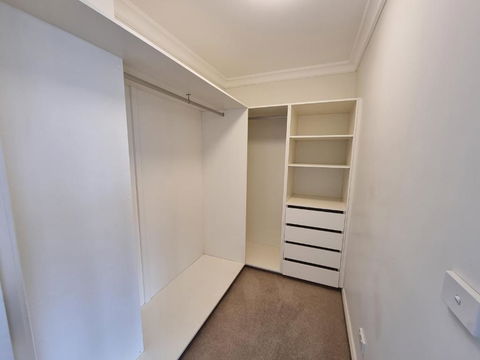 Modern Narre Warren Three Bedroom Townhouse, Close To Fountain Gate SC - Airlie Beach Holiday 2