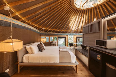 Mongolian Crafted Yurt With Private Spa And Spectacular Views - Airlie Beach Holiday 2