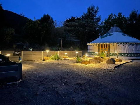 Mongolian Crafted Yurt With Private Spa And Spectacular Views - Airlie Beach Holiday 1