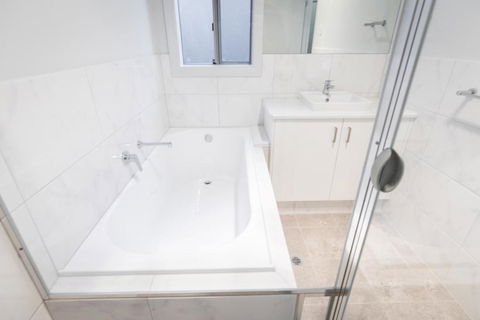 Mt Baker Home:10km To Hahndorf - Airlie Beach Holiday 3