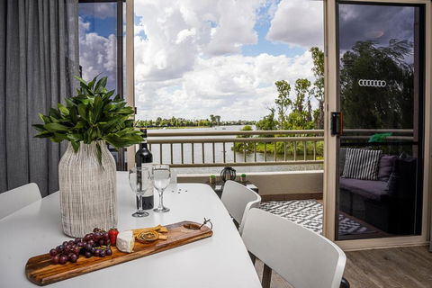 Mulwala Lakeside Apartment - Airlie Beach Holiday 0