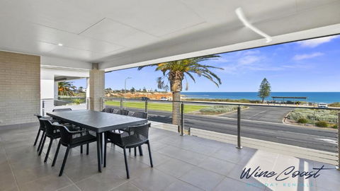 Oceanview Escape By Wine Coast Holidays - Airlie Beach Holiday 0