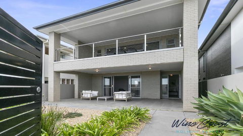 Oceanview Escape By Wine Coast Holidays - Airlie Beach Holiday 2