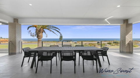 Oceanview Escape By Wine Coast Holidays - Airlie Beach Holiday 3