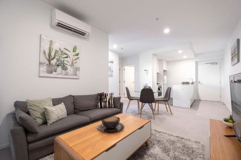 Panoramic Views 2br With Pool And Free Carpark - Airlie Beach Holiday 1