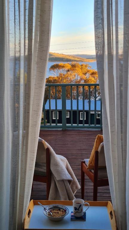 Panoramic Lake View - Airlie Beach Holiday 3