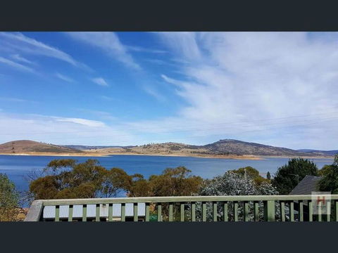 Panoramic Lake View - Airlie Beach Holiday 1