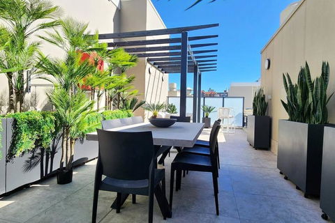 Penthouse With Private Terrace, Parking + 2 Pools - Airlie Beach Holiday 1