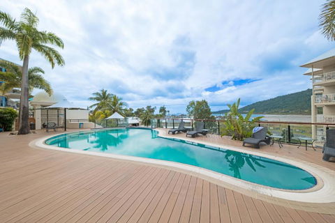 Port Views On Airlie Premier - Airlie Beach Holiday 1