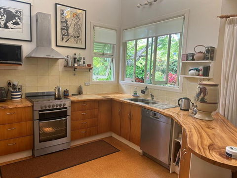 Pottsville Beach House - Airlie Beach Holiday 1