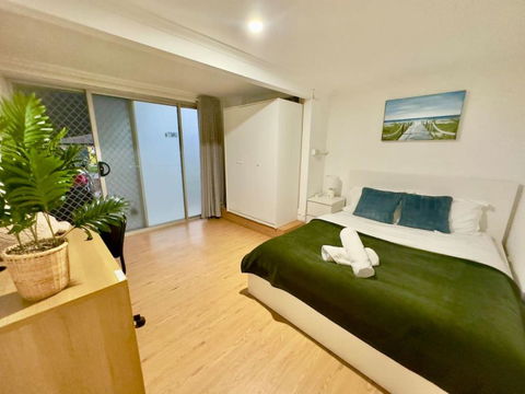 Prime 1BR Near Transport And Retail - Airlie Beach Holiday 2
