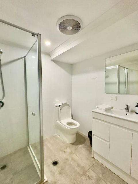 Prime 1BR Near Transport And Retail - Airlie Beach Holiday 3